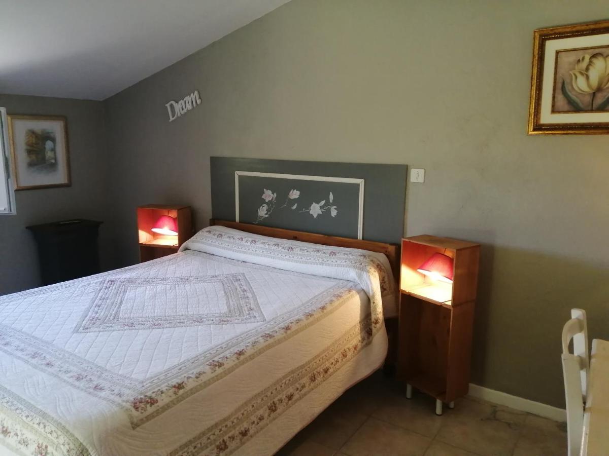 Chambres Et Gite Peyroutas "Amelie" A Vignonet St Emilion Exterior photo