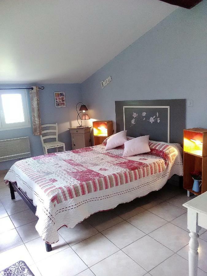 Chambres Et Gite Peyroutas "Amelie" A Vignonet St Emilion Exterior photo