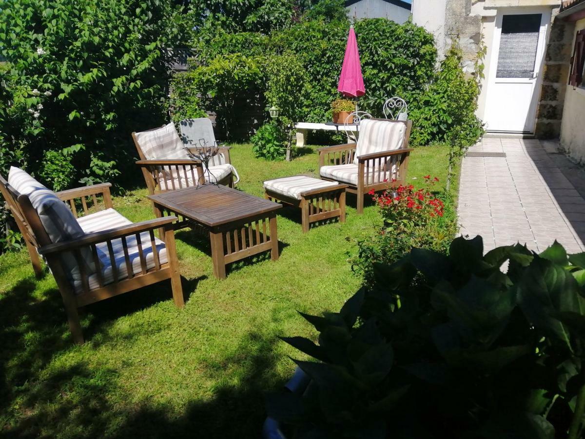 Chambres Et Gite Peyroutas "Amelie" A Vignonet St Emilion Exterior photo