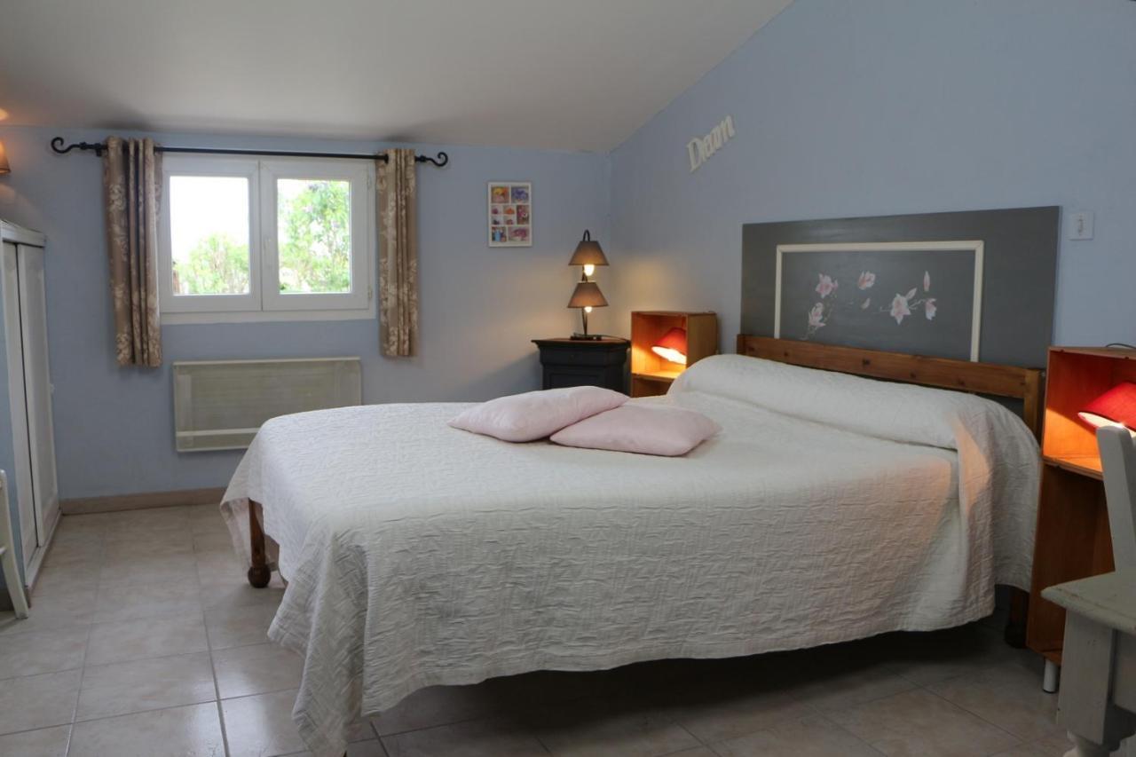Chambres Et Gite Peyroutas "Amelie" A Vignonet St Emilion Exterior photo