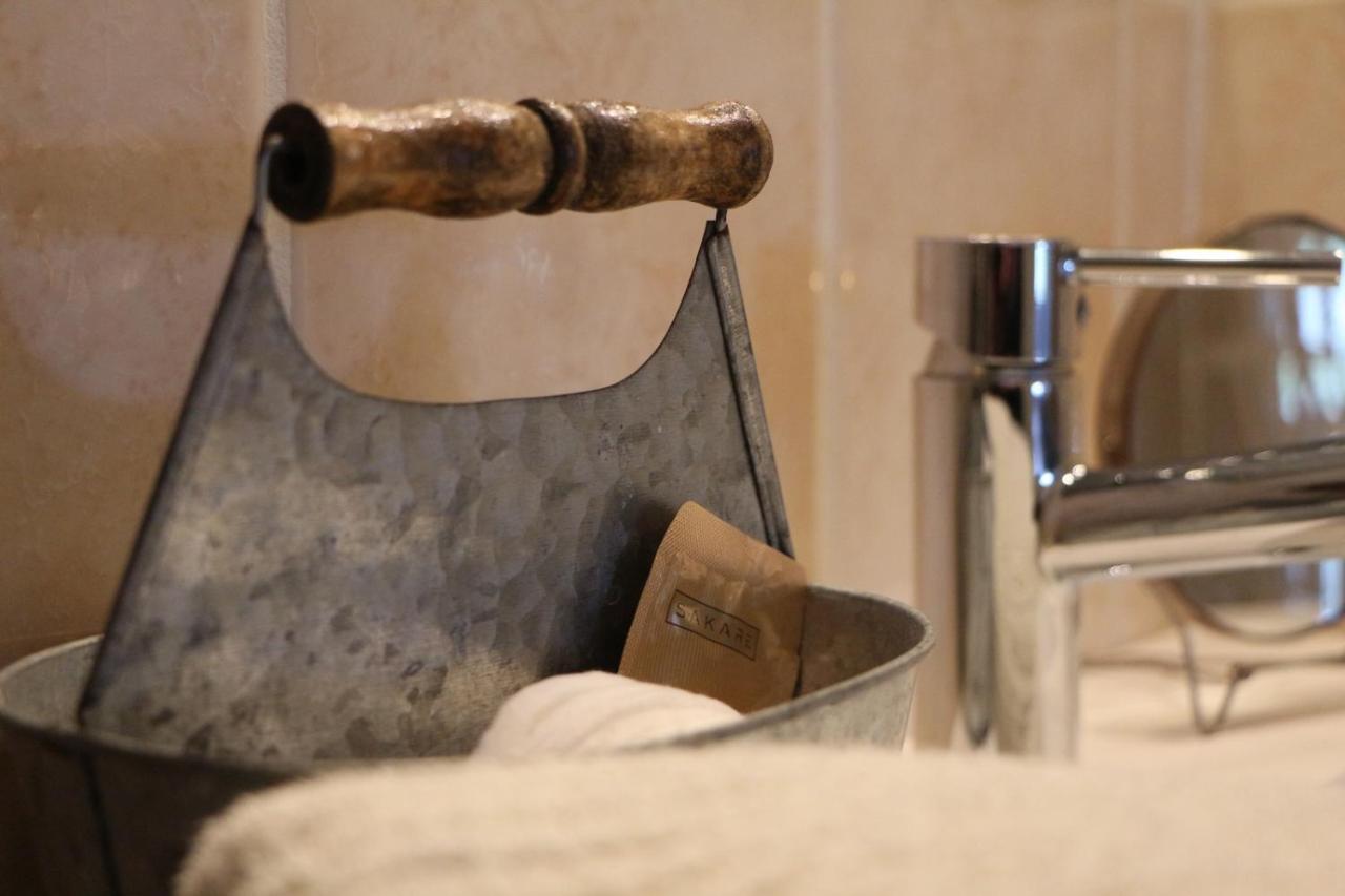 Chambres Et Gite Peyroutas "Amelie" A Vignonet St Emilion Exterior photo